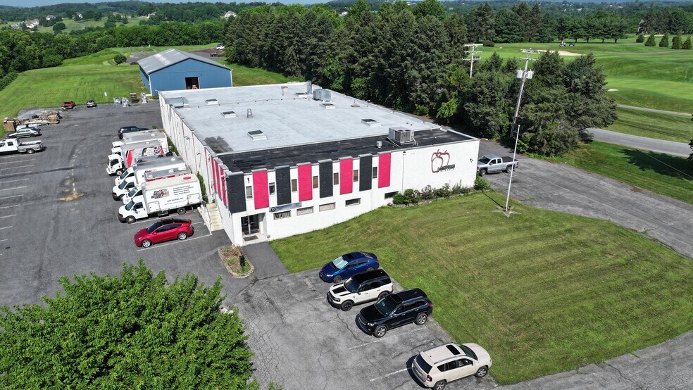 231 Moorestown Dr, Bath, PA à vendre - Photo du bâtiment - Image 3 de 96