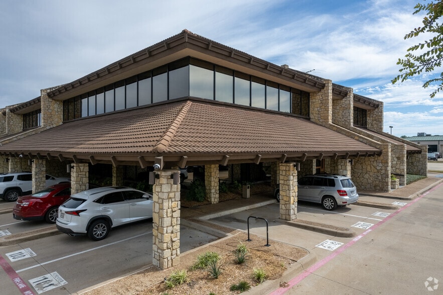 2800 S Hulen St, Fort Worth, TX for lease - Building Photo - Image 2 of 3