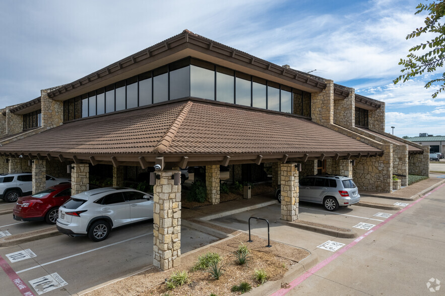 2800 S Hulen St, Fort Worth, TX for lease - Primary Photo - Image 1 of 3