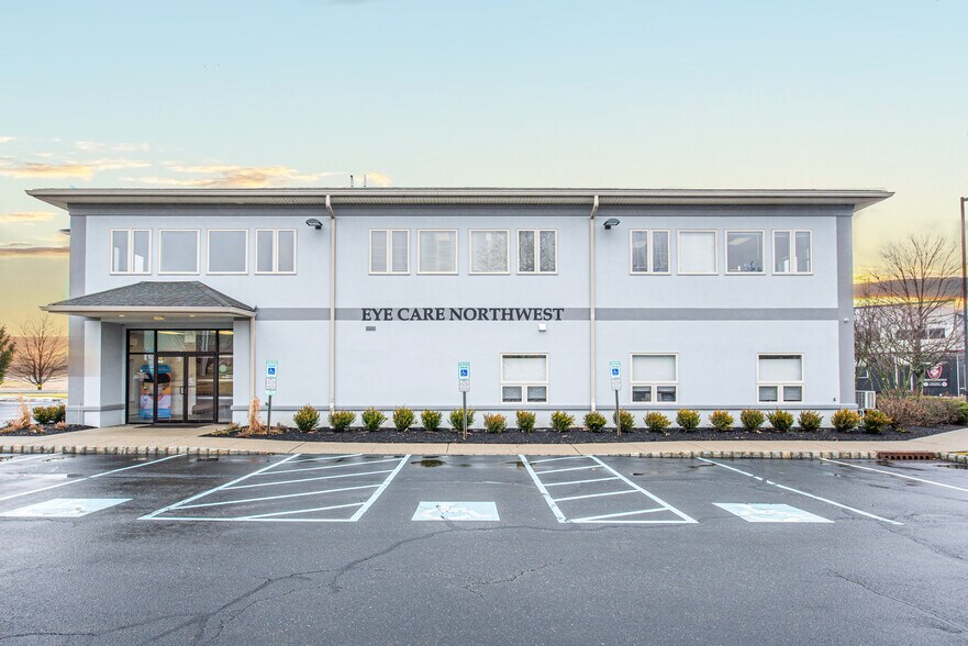 1 Wilson Dr, Sparta, NJ à vendre - Photo du bâtiment - Image 2 de 12