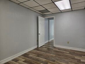 447 3rd Ave N, Saint Petersburg, FL à louer Photo intérieure- Image 1 de 4