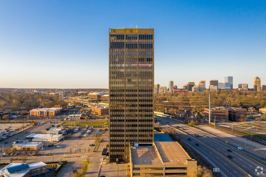 1034 S Brentwood Blvd, Richmond Heights, MO à louer - Photo du bâtiment - Image 3 de 24