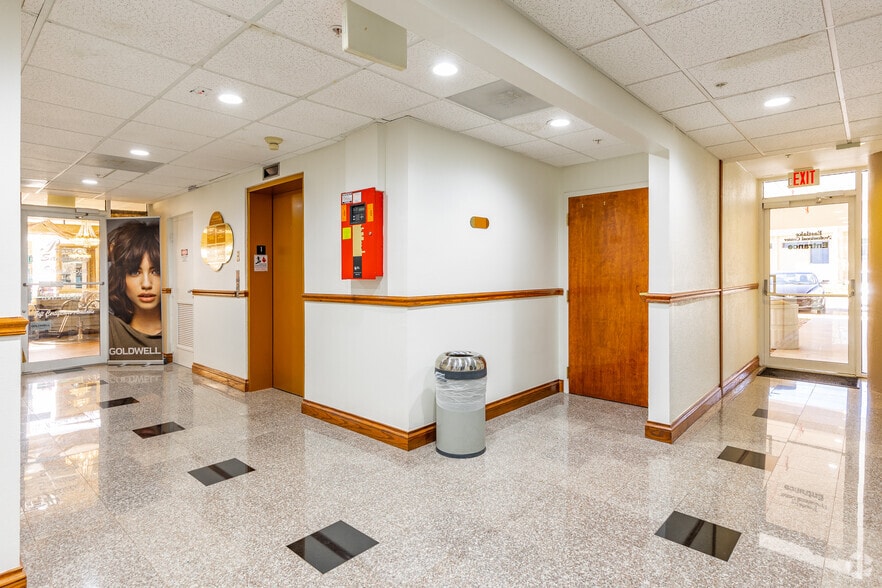 3488 East Lake Rd, Palm Harbor, FL for lease - Lobby - Image 3 of 6