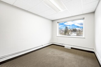 4513 Lincoln Ave, Lisle, IL for lease Interior Photo- Image 2 of 8