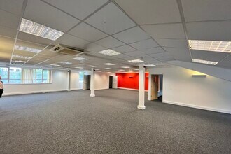 Eastern Ave, Barnstaple for lease Interior Photo- Image 2 of 3