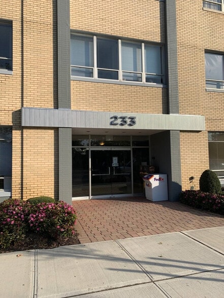 233 7th St, Garden City, NY for lease - Building Photo - Image 3 of 5