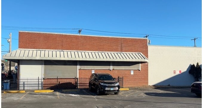 1060 E Main St, Bridgeport, CT for lease - Building Photo - Image 1 of 6
