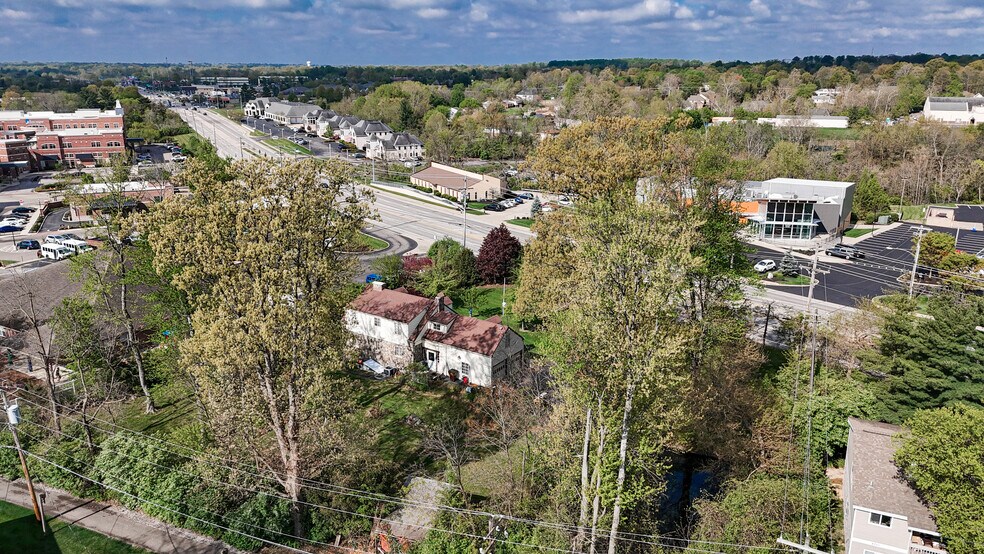 11222 Montgomery Rd, Cincinnati, OH à louer - Photo du bâtiment - Image 2 de 11