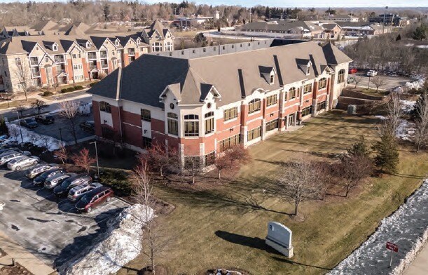 17400 W Capitol Dr, Brookfield, WI à vendre - Photo du bâtiment - Image 3 de 11