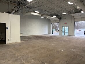 2446 Advanced Business Center Dr, Columbus, OH à louer Photo intérieure- Image 2 de 2