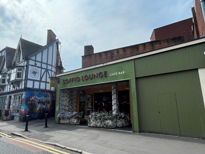 111-112 High St, Stourbridge à vendre - Photo du bâtiment - Image 2 de 8