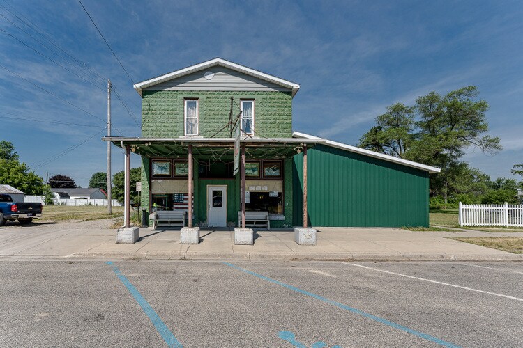 6681 N Lumberjack Rd, Riverdale, MI à vendre - Photo du bâtiment - Image 2 de 8