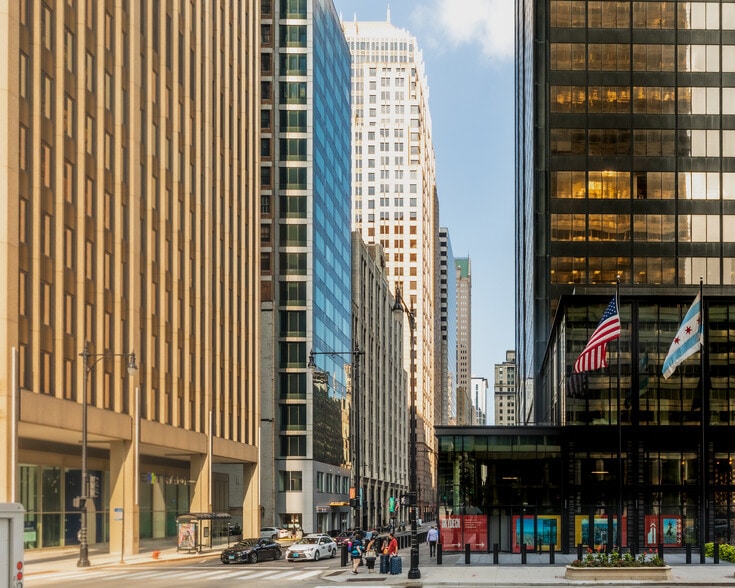 318 W Adams St, Chicago, IL for lease - Building Photo - Image 1 of 11