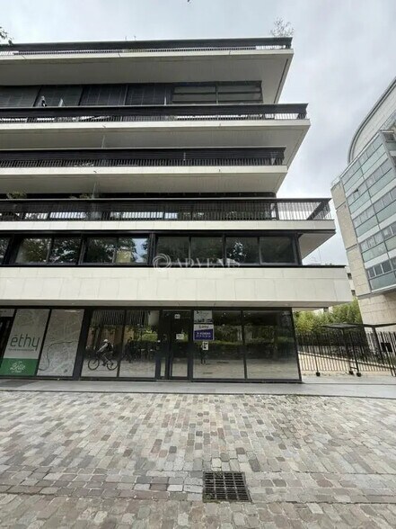 Office in Paris for sale - Building Photo - Image 1 of 11