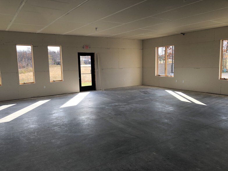 1070 Commerce Dr, Marquette, MI à louer - Photo intérieure - Image 3 de 4