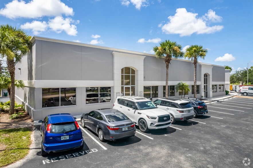 10060 Amberwood Rd, Fort Myers, FL for lease - Primary Photo - Image 1 of 8
