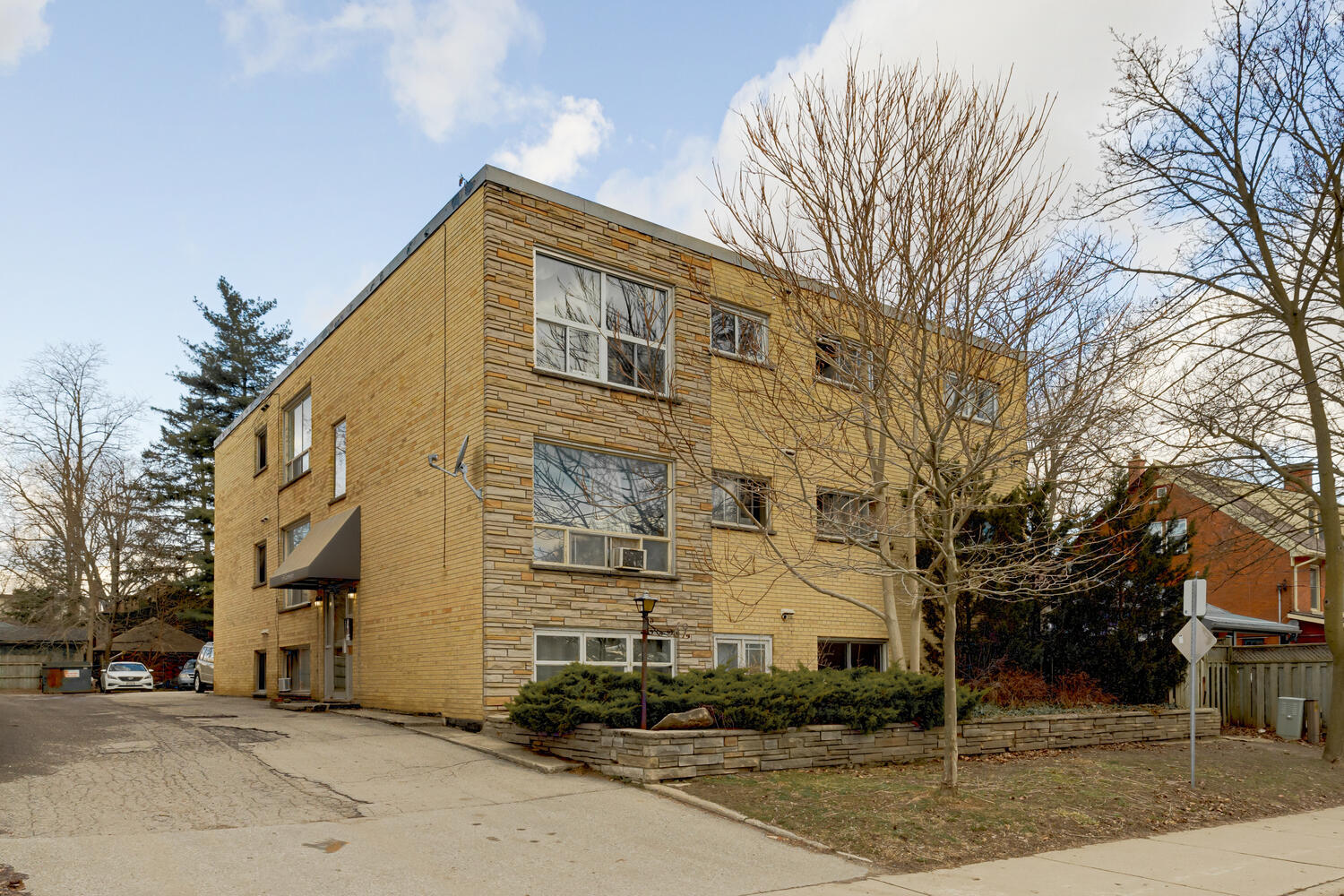 69 Cartwright St, London, ON for sale Primary Photo- Image 1 of 1