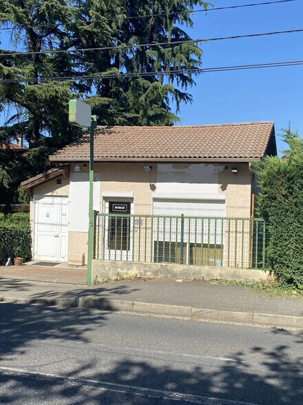 Local d'activités dans Rillieux-la-Pape à vendre - Photo du bâtiment - Image 1 de 6