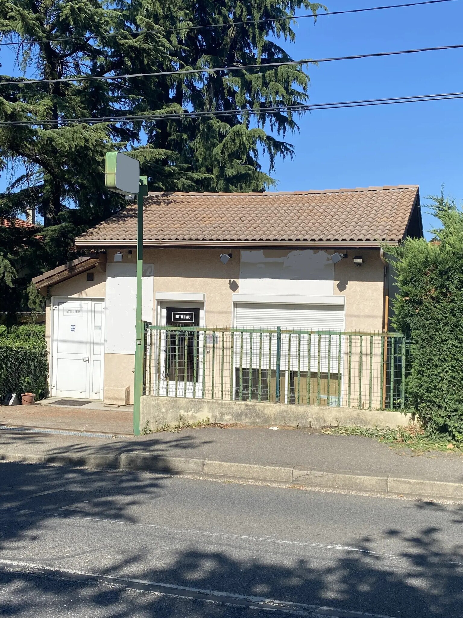 Local d'activités dans Rillieux-la-Pape à vendre Photo du bâtiment- Image 1 de 7