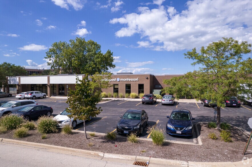 22 Kristin Dr, Schaumburg, IL à louer - Photo du bâtiment - Image 3 de 5