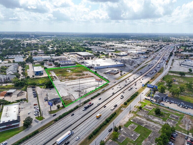 4900 North Fwy, Houston, TX à louer - Photo du bâtiment - Image 3 de 25