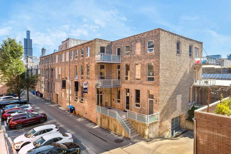 1143 W Rundell Pl, Chicago, IL for lease - Building Photo - Image 1 of 1