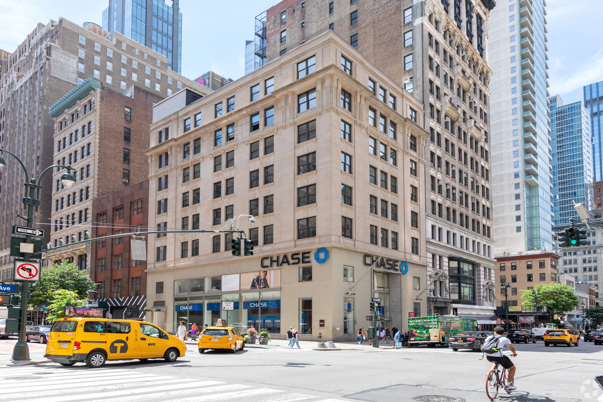 349 Fifth Ave, New York, NY for lease Building Photo- Image 1 of 10