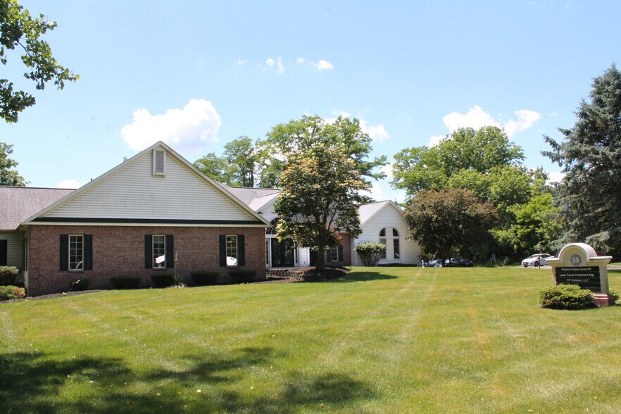 55 Sullys Trl, Pittsford, NY à louer - Photo du bâtiment - Image 2 de 69