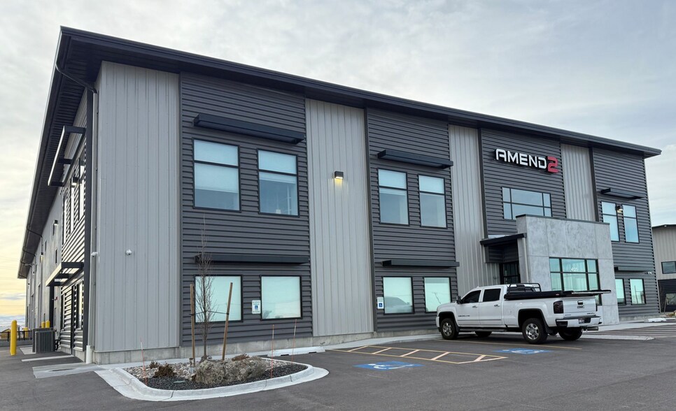 4125 Bombardier Ave, Idaho Falls, ID à louer - Photo du bâtiment - Image 2 de 6