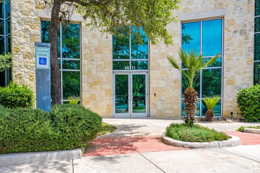 3611 Paesanos Pky, San Antonio, TX à louer - Photo du bâtiment - Image 3 de 12