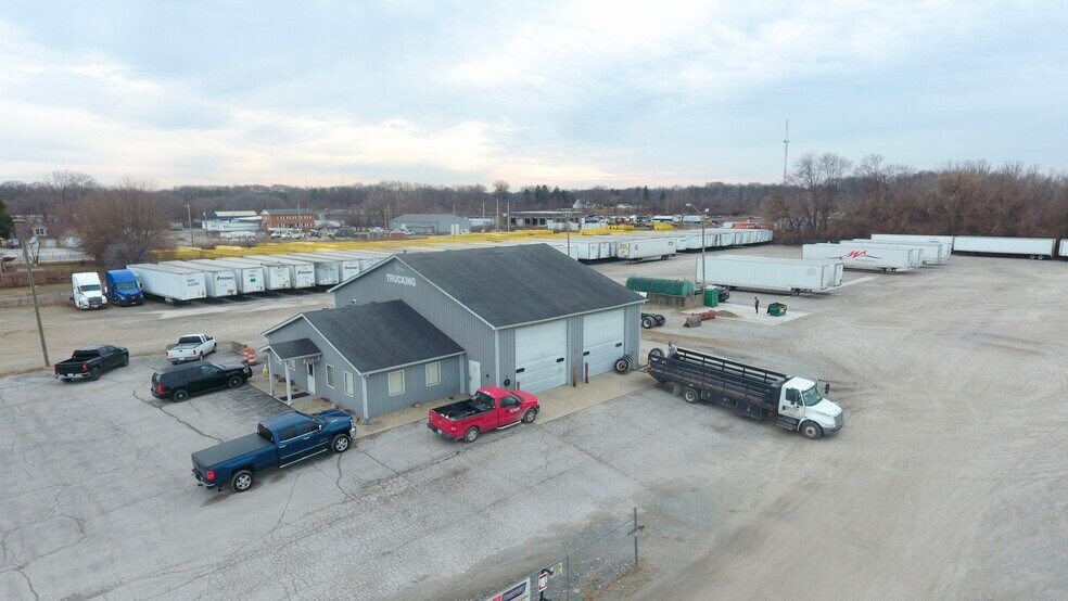 905-909 W Troy Ave, Indianapolis, IN à louer - Photo du bâtiment - Image 3 de 5