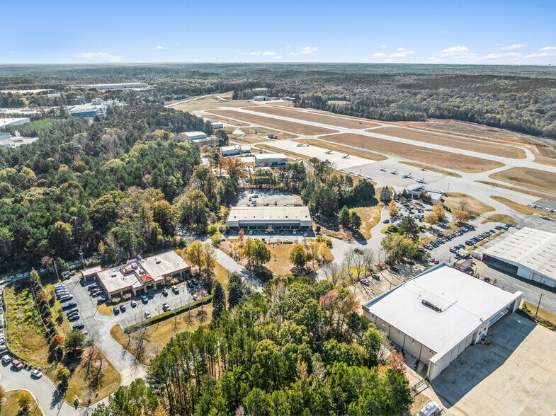 6 Falcon Dr, Peachtree City, GA à vendre - Photo du bâtiment - Image 3 de 10