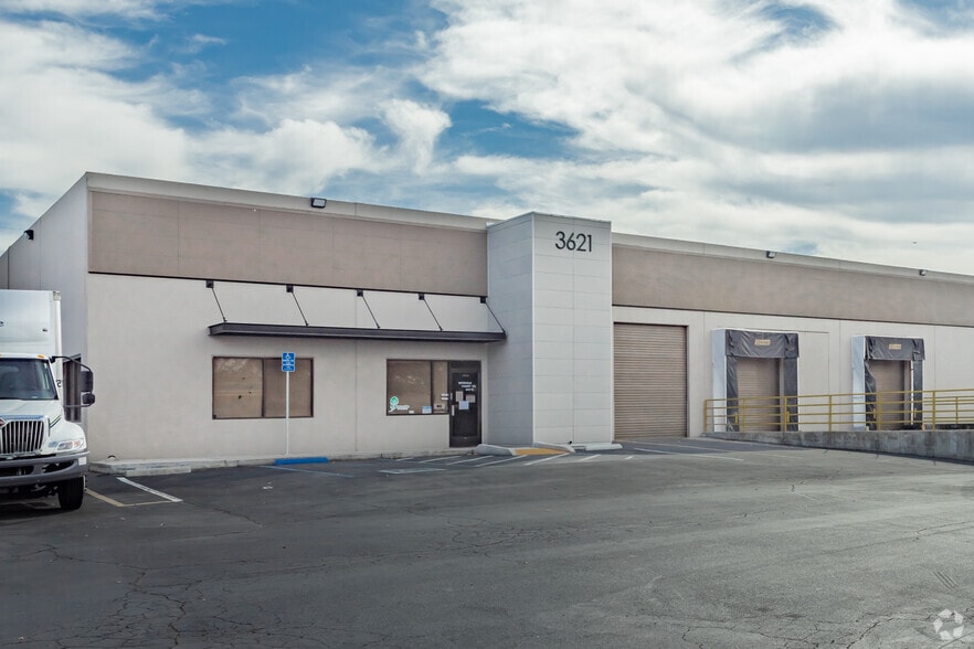3621 Seaport Blvd, West Sacramento, CA for lease - Primary Photo - Image 2 of 7