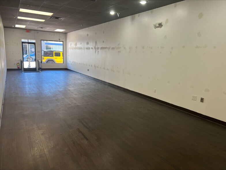 25 3rd St NW, Winter Haven, FL à louer - Photo du bâtiment - Image 3 de 5