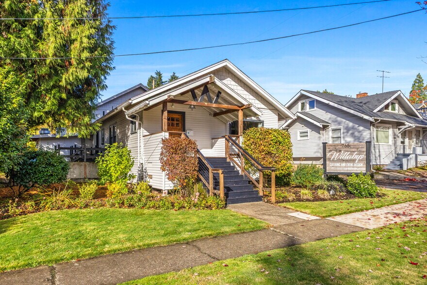 765 Liberty St SE, Salem, OR à vendre - Photo du bâtiment - Image 2 de 25