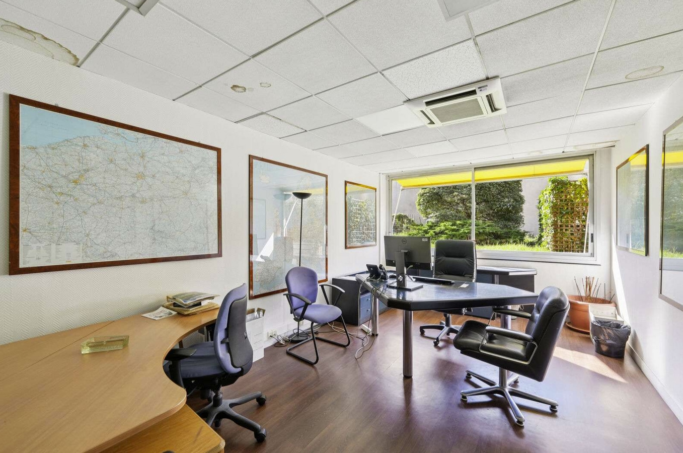 Paris, PAR 75017 -  -  - Interior Photo - Image 2 of 7