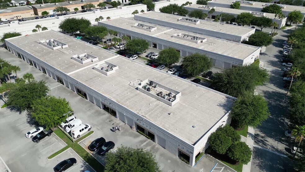 3500 NW Boca Raton Blvd, Boca Raton, FL à louer - Vidéo sur l’inscription commerciale - Image 3 de 10