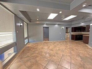 52 Mission Cir, Santa Rosa, CA for lease Interior Photo- Image 1 of 6
