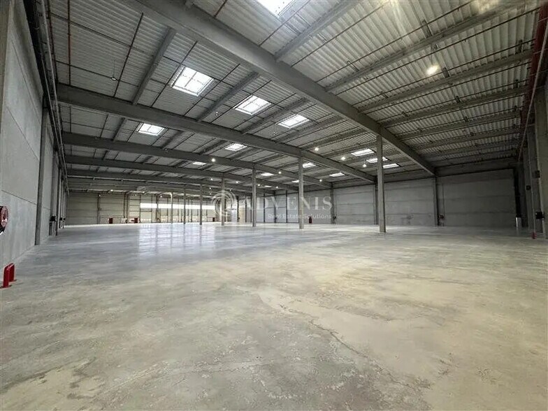 Industrial in Le Thillay for lease - Building Photo - Image 3 of 12