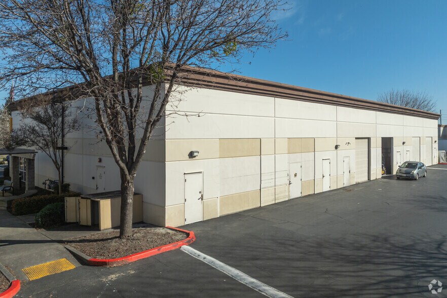 4401 Gateway Park Blvd, Sacramento, CA à vendre - Photo du bâtiment - Image 2 de 12