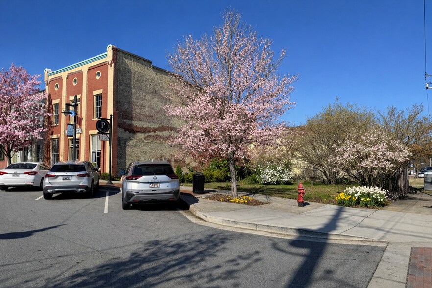 5504 Main St, Flowery Branch, GA à vendre - Photo du bâtiment - Image 2 de 17