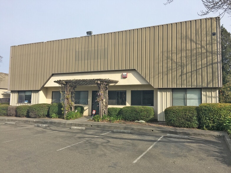 2975 Dutton Ave, Santa Rosa, CA à louer - Photo du bâtiment - Image 2 de 4