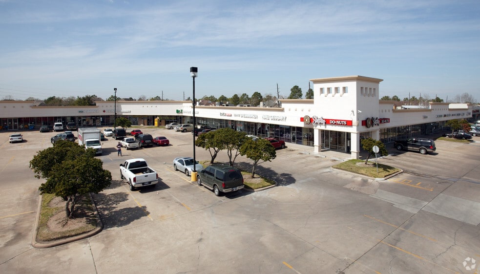 6704-6750 S Hwy 6, Houston, TX for lease - Building Photo - Image 2 of 3