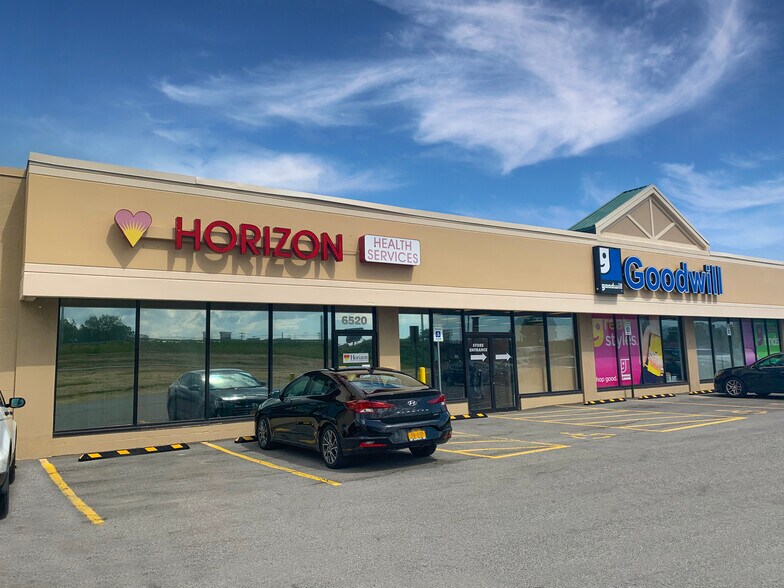 6520-6560 Niagara Falls Blvd, Niagara Falls, NY à louer - Photo du bâtiment - Image 3 de 4
