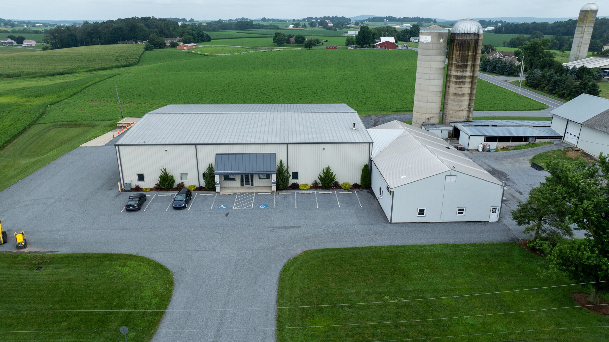 608 Fairview Rd, Manheim, PA for lease Primary Photo- Image 1 of 70