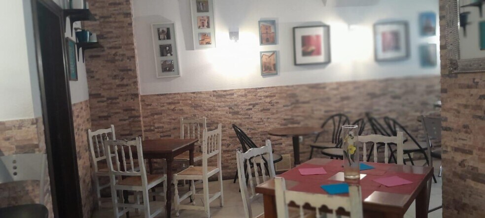 Commerce de détail dans Cáceres, Cáceres à vendre - Photo du bâtiment - Image 2 de 9