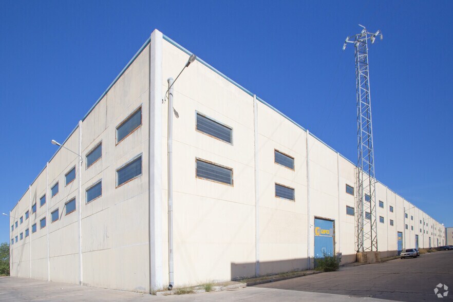 Monte Naranco 17 - 18 portefeuille de 2 propriétés à vendre sur LoopNet.ca - Photo principale - Image 2 de 5