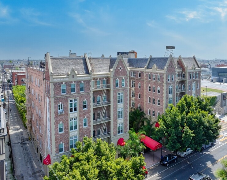 The Windsor Apartments & Adjacent Land portfolio of 4 properties for sale on LoopNet.ca - Primary Photo - Image 1 of 1