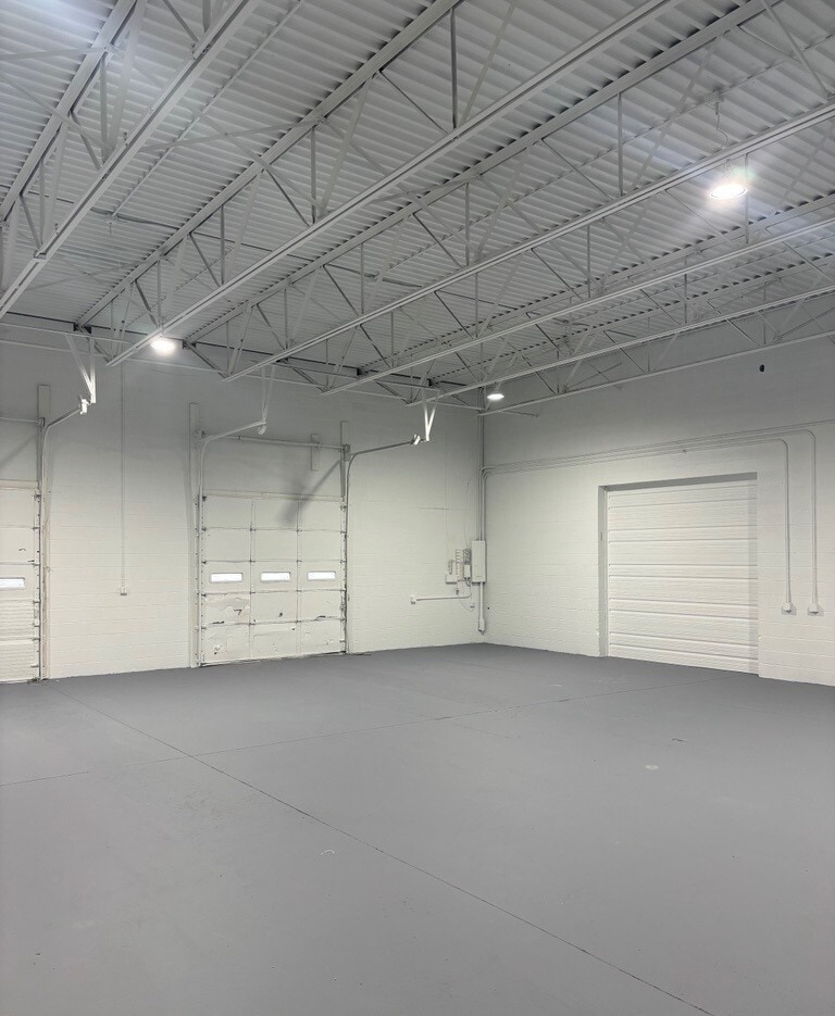 5265-5272 Tractor Rd, Toledo, OH for lease Primary Photo- Image 1 of 11