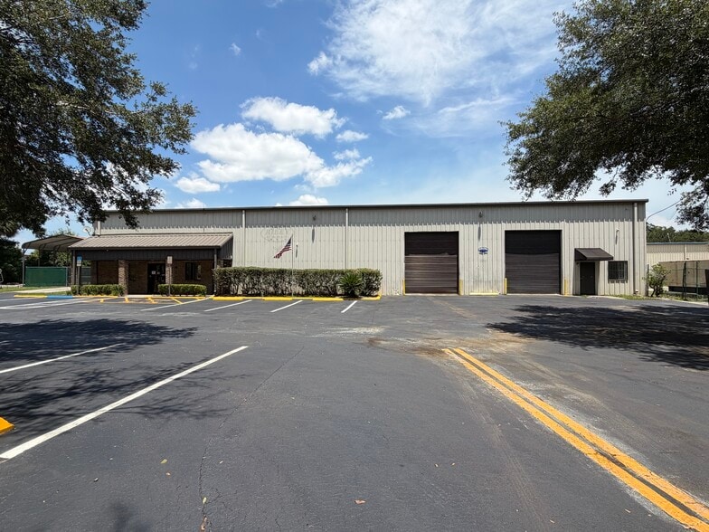 5491 Benchmark Ln, Sanford, FL à vendre - Photo du bâtiment - Image 2 de 18